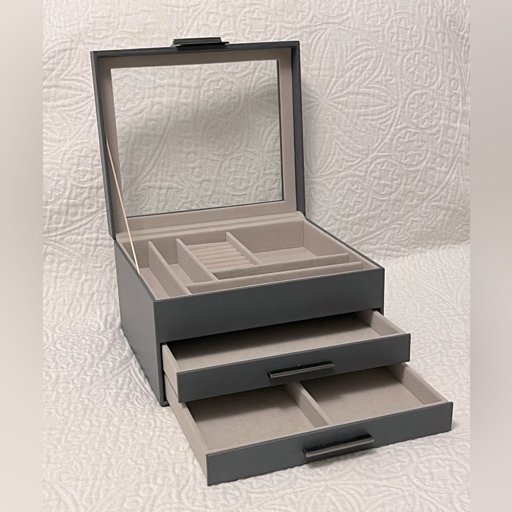 Elegant Jewelry Organizer